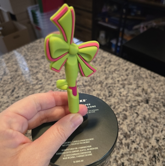 Starbucks 2023 Holiday Velvet Green Tumbler with straw topper - Picture 4 of 8